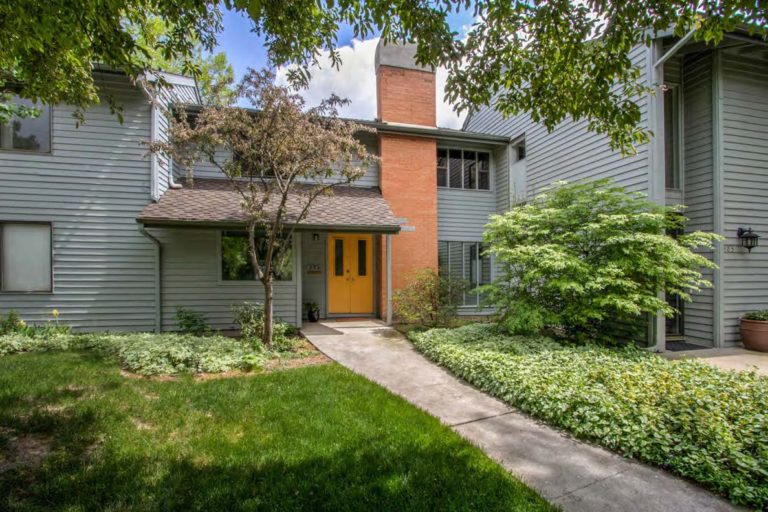 Wonderful Townhome For Sale Right Next To The Park